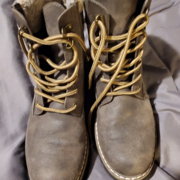 Boots - Picture 3 of 5